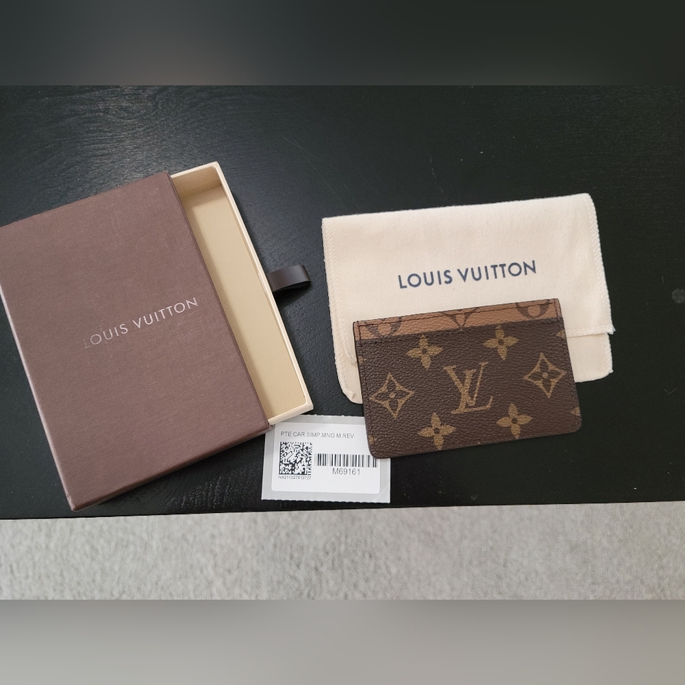 LV Cardholder reverse monogram